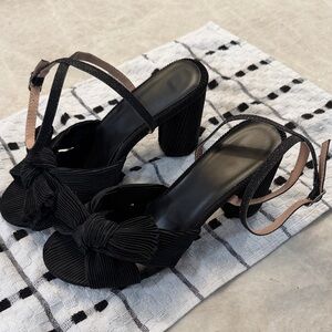 Elegant Black Women's Heels sandals size 8.